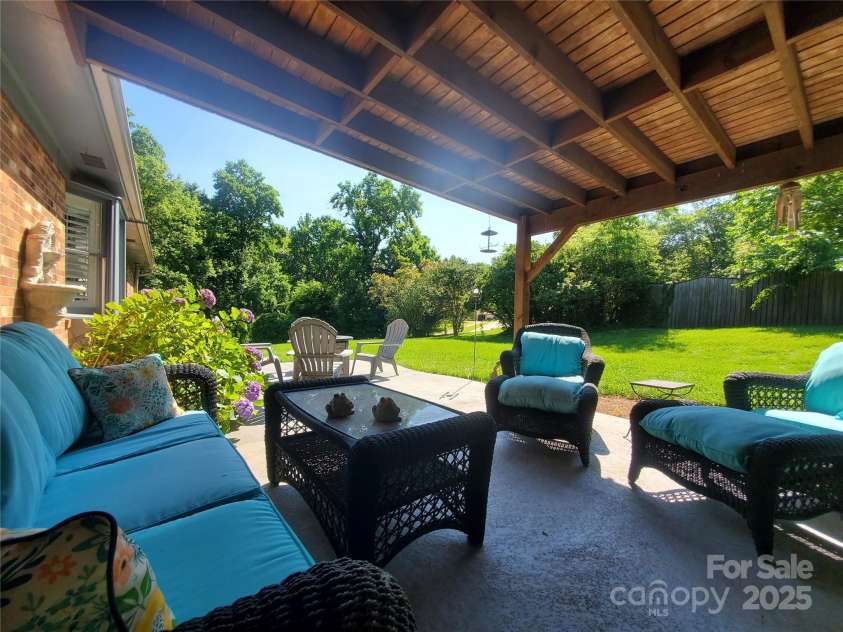 2104 Farmbrook Drive, Statesville, NC 28625.  MLS# CAR4269655, YatesRealty ID 2772. 