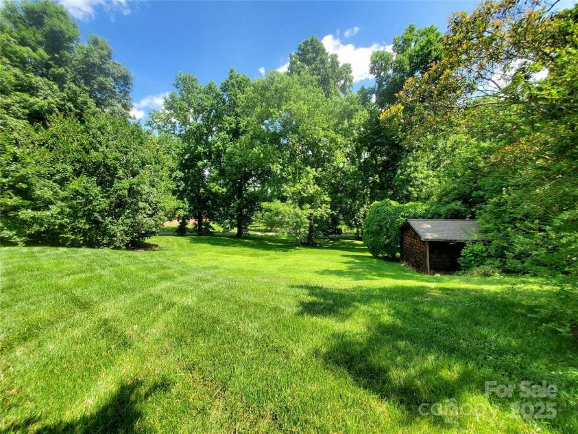 2104 Farmbrook Drive, Statesville, NC 28625.  MLS# CAR4269655, YatesRealty ID 2772. 