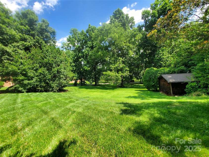 2104 Farmbrook Drive, Statesville, NC 28625.  MLS# CAR4269655, YatesRealty ID 2772. 