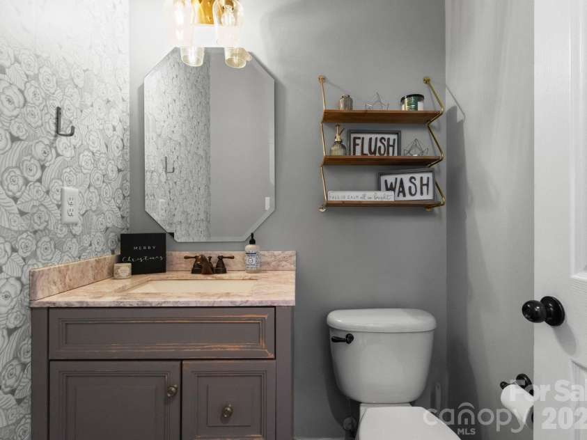 7519 Greylock Ridge Road, Matthews, NC 28105.  MLS# CAR4330676, YatesRealty ID 2772. 