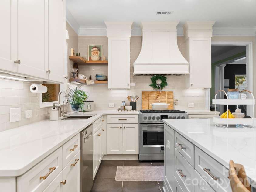 7519 Greylock Ridge Road, Matthews, NC 28105.  MLS# CAR4330676, YatesRealty ID 2772. 