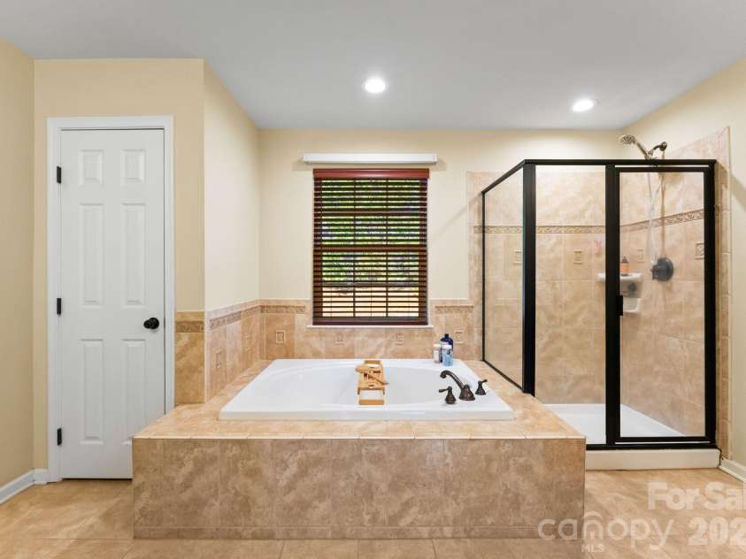 7519 Greylock Ridge Road, Matthews, NC 28105.  MLS# CAR4330676, YatesRealty ID 2772. 