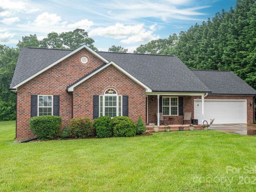 1483 Dawnview Lane, Lincolnton, NC 28092.  MLS# CAR4268037, YatesRealty ID 27721. 