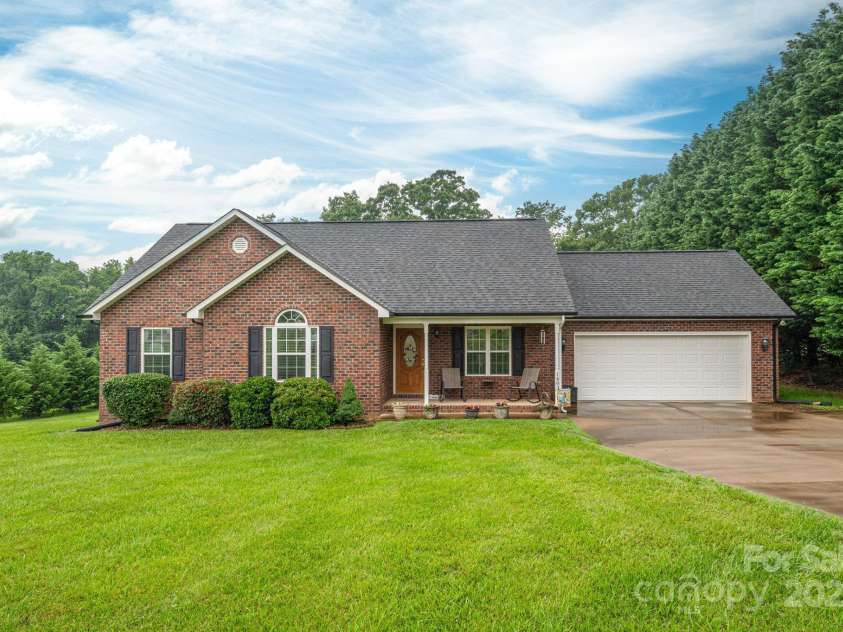 1483 Dawnview Lane, Lincolnton, NC 28092.  MLS# CAR4268037, YatesRealty ID 27721. 