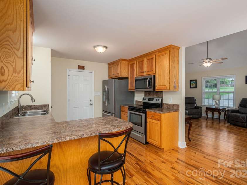 1483 Dawnview Lane, Lincolnton, NC 28092.  MLS# CAR4268037, YatesRealty ID 27721. 