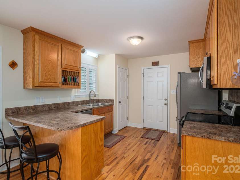 1483 Dawnview Lane, Lincolnton, NC 28092.  MLS# CAR4268037, YatesRealty ID 27721. 