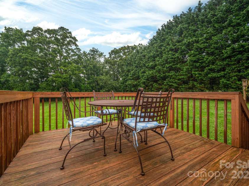 1483 Dawnview Lane, Lincolnton, NC 28092.  MLS# CAR4268037, YatesRealty ID 27721. 