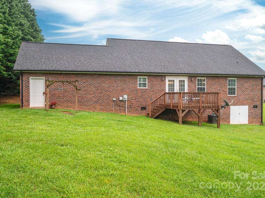 1483 Dawnview Lane, Lincolnton, NC 28092.  MLS# CAR4268037, YatesRealty ID 27721. 