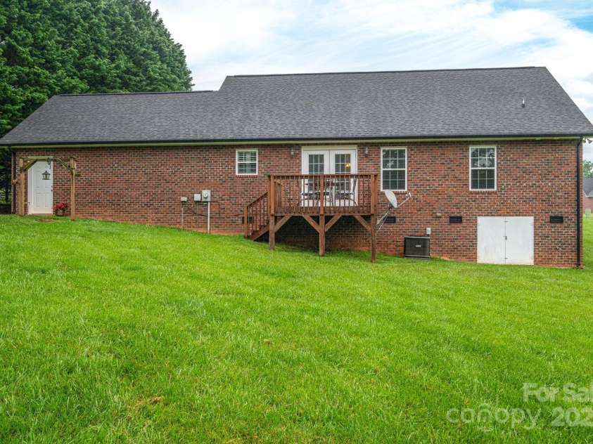 1483 Dawnview Lane, Lincolnton, NC 28092.  MLS# CAR4268037, YatesRealty ID 27721. 