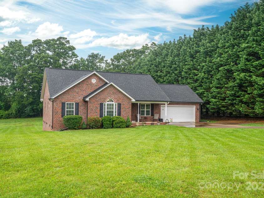 1483 Dawnview Lane, Lincolnton, NC 28092.  MLS# CAR4268037, YatesRealty ID 27721. 