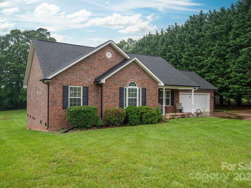 1483 Dawnview Lane, Lincolnton, NC 28092.  MLS# CAR4268037, YatesRealty ID 27721. 