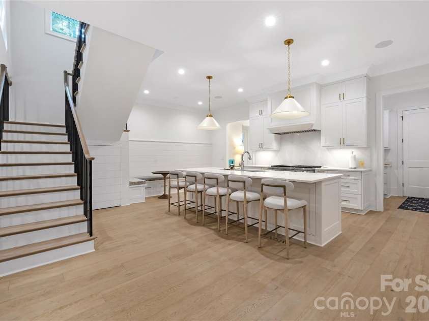 5046 Gilchrist Road, Charlotte, NC 28211.  MLS# CAR4389531, YatesRealty ID 27721. Kitchen for Representation