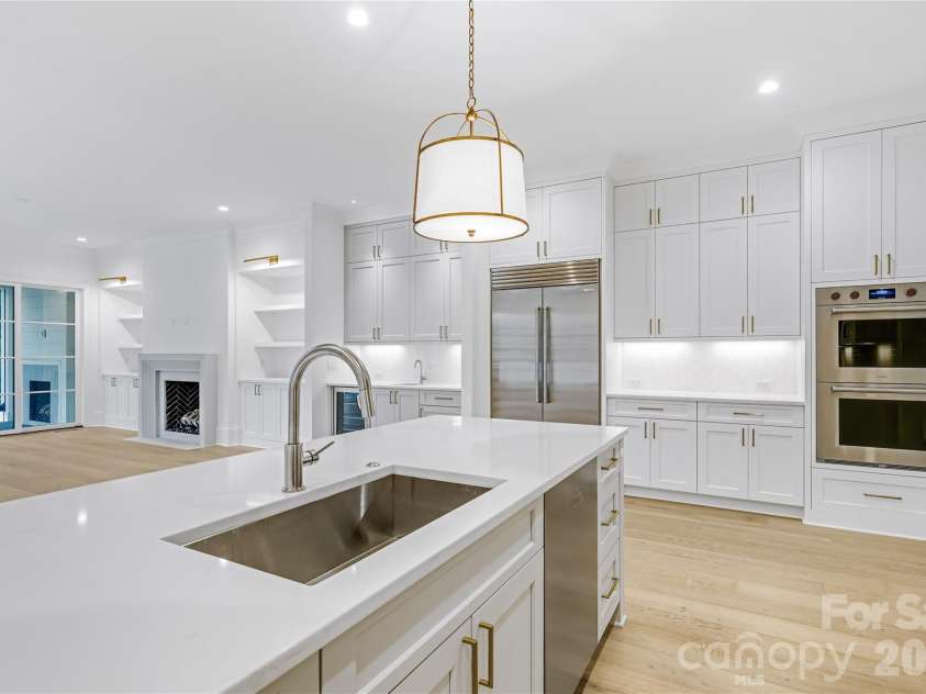 5046 Gilchrist Road, Charlotte, NC 28211.  MLS# CAR4389531, YatesRealty ID 27721. Kitchen for Representation
