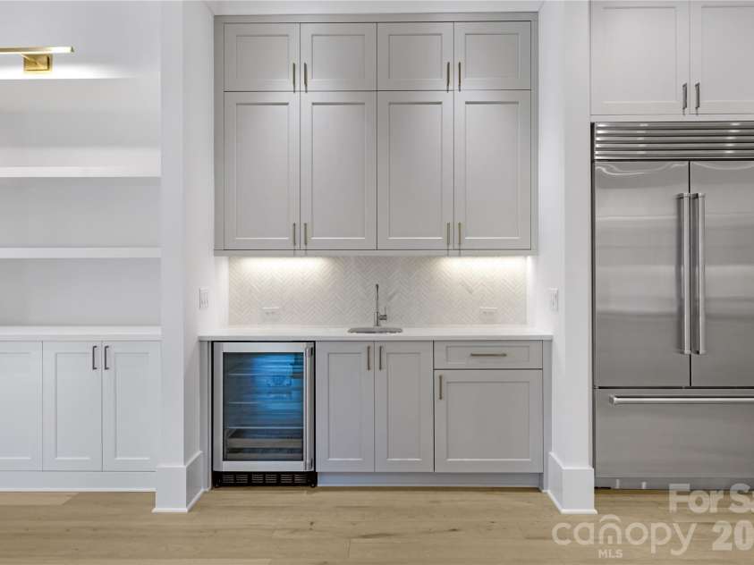 5042 Gilchrist Road, Charlotte, NC 28211.  MLS# CAR4389556, YatesRealty ID 27722. Wet Bar for Representation