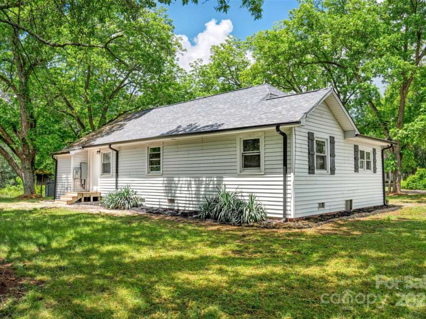 615 & 625 Irish Potato Road, Concord, NC 28025.  MLS# CAR4261008, YatesRealty ID 27722. 