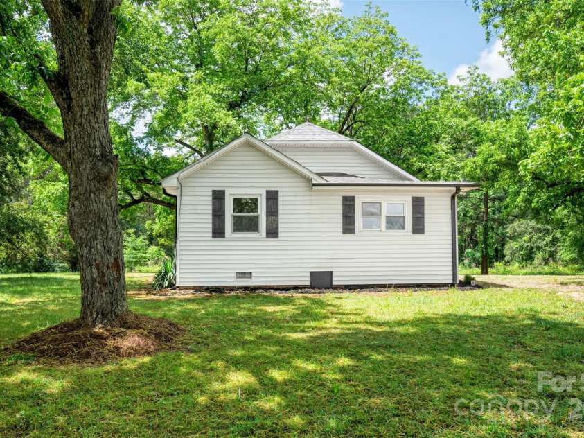 615 & 625 Irish Potato Road, Concord, NC 28025.  MLS# CAR4261008, YatesRealty ID 27722. 