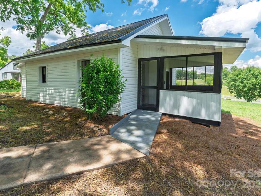 615 & 625 Irish Potato Road, Concord, NC 28025.  MLS# CAR4261008, YatesRealty ID 27722. 