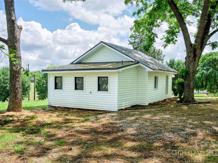 615 & 625 Irish Potato Road, Concord, NC 28025.  MLS# CAR4261008, YatesRealty ID 27722. 