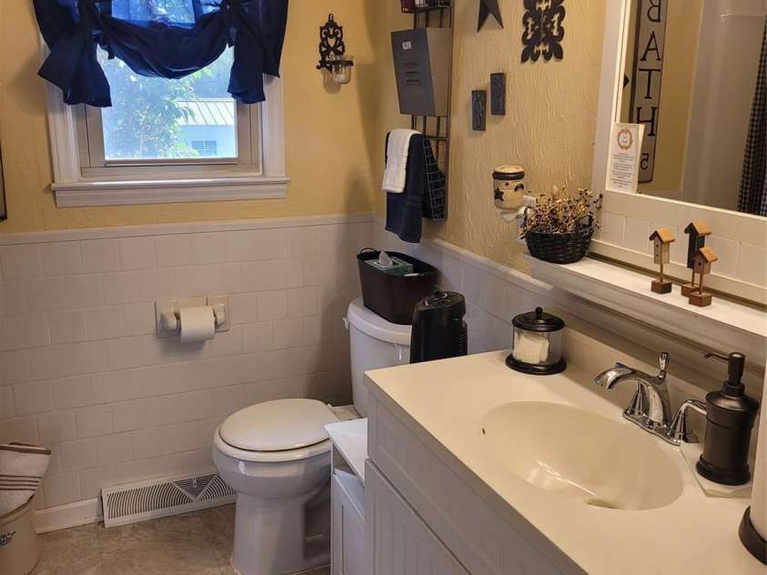 111 Redwood Lane, Gastonia, NC 28052.  MLS# CAR4273480, YatesRealty ID 27723. Full bath