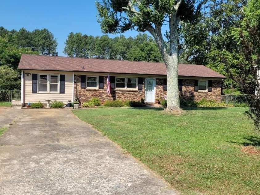 111 Redwood Lane, Gastonia, NC 28052.  MLS# CAR4273480, YatesRealty ID 27723. Welcome to 111 Redwood Lane!