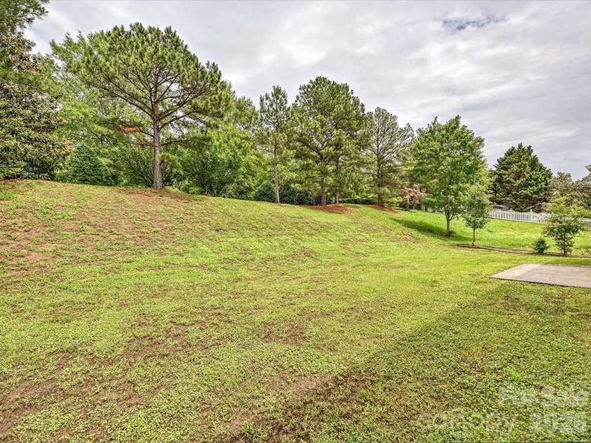 6414 Ballybay Drive, Charlotte, NC 28278.  MLS# CAR4388725, YatesRealty ID 27724. 