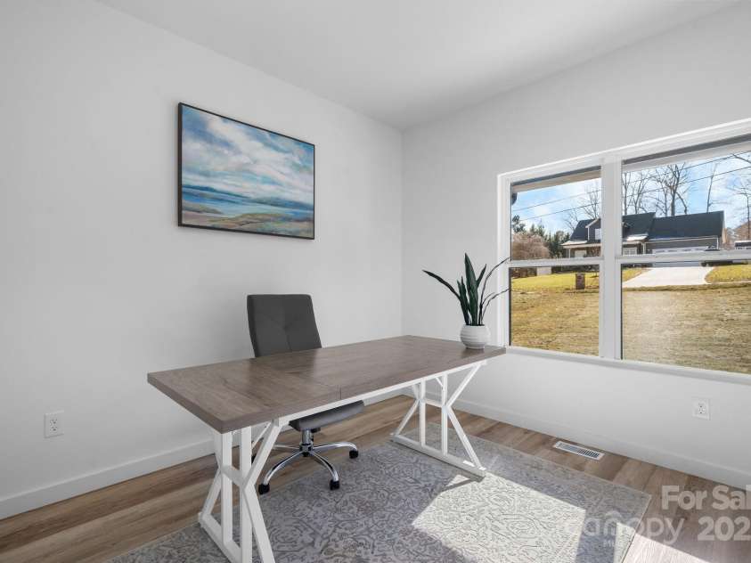 115 Brentwood Drive, Maiden, NC 28650.  MLS# CAR4212842, YatesRealty ID 27725. 