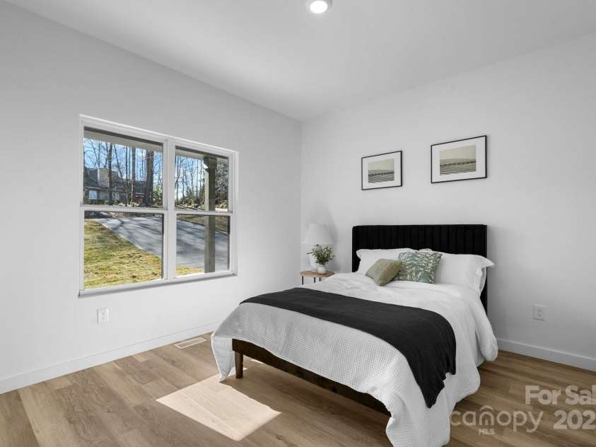 115 Brentwood Drive, Maiden, NC 28650.  MLS# CAR4212842, YatesRealty ID 27725. 