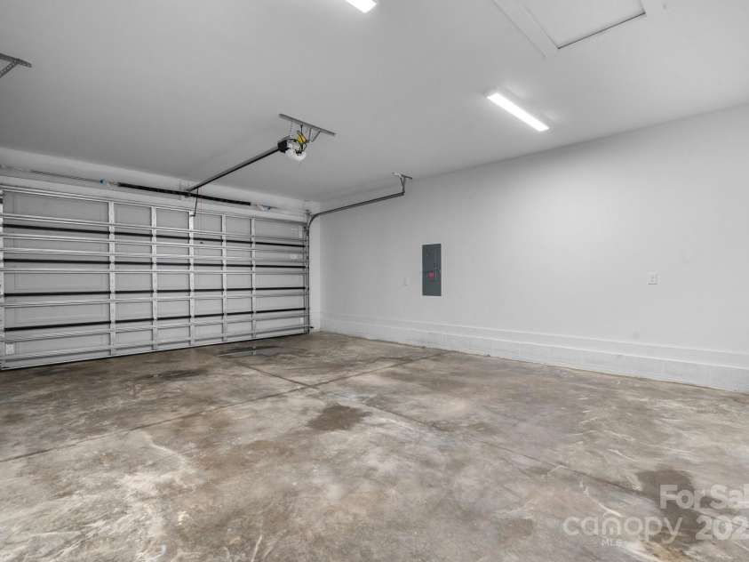 115 Brentwood Drive, Maiden, NC 28650.  MLS# CAR4212842, YatesRealty ID 27725. 