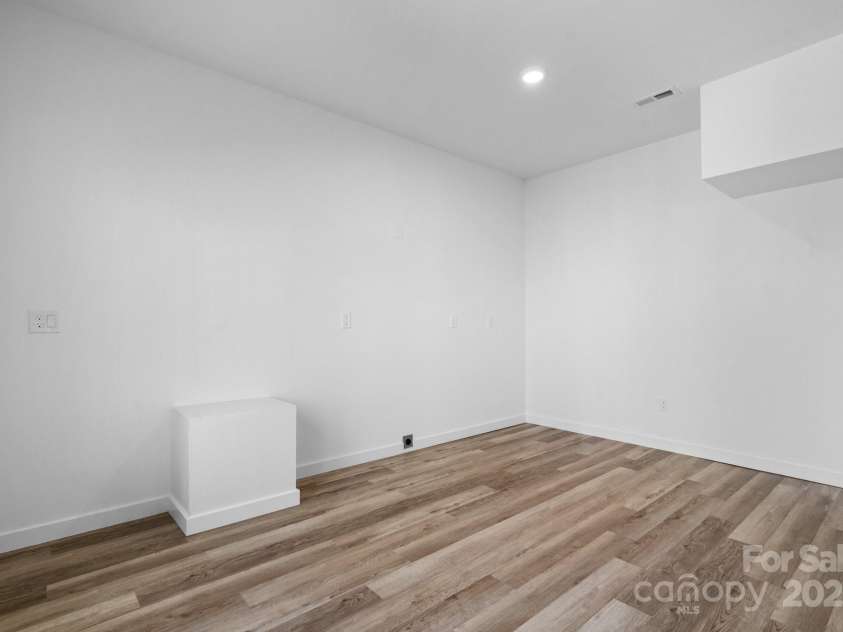 115 Brentwood Drive, Maiden, NC 28650.  MLS# CAR4212842, YatesRealty ID 27725. 