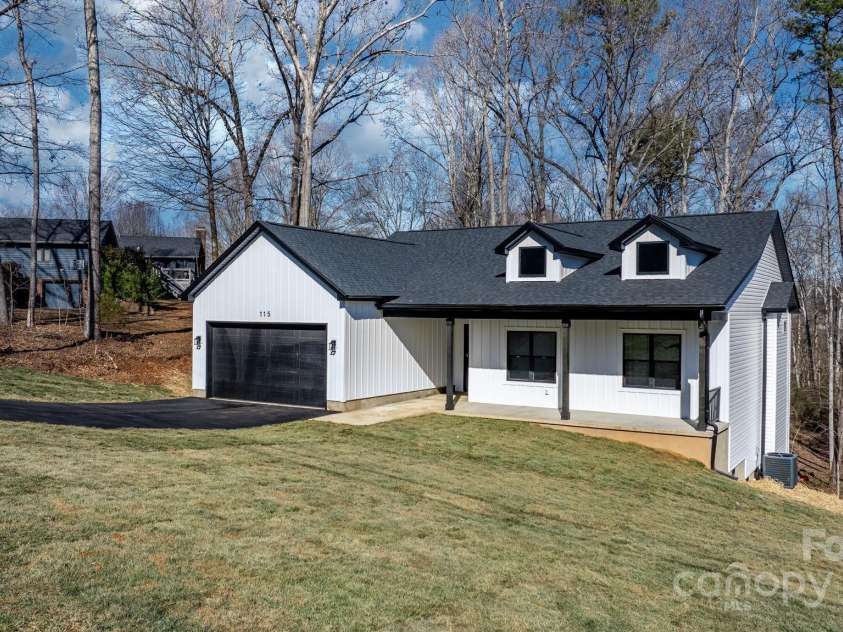 115 Brentwood Drive, Maiden, NC 28650.  MLS# CAR4212842, YatesRealty ID 27725. 