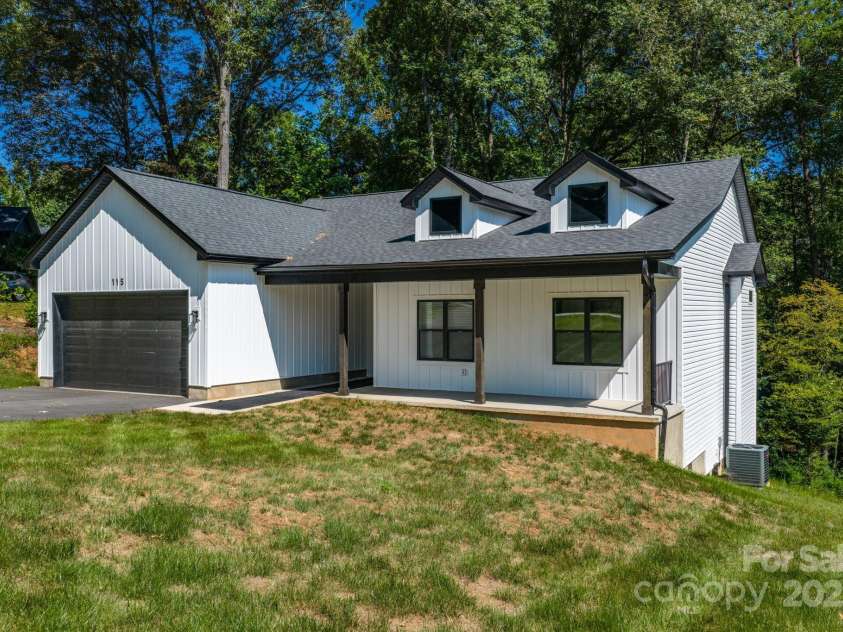 115 Brentwood Drive, Maiden, NC 28650.  MLS# CAR4329309, YatesRealty ID 27725. 