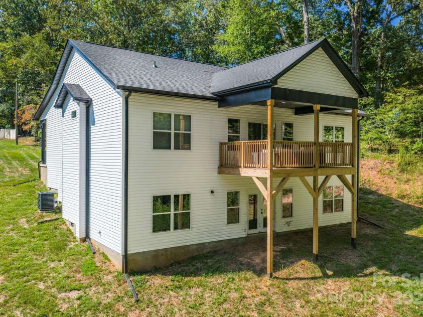 115 Brentwood Drive, Maiden, NC 28650.  MLS# CAR4329309, YatesRealty ID 27725. 