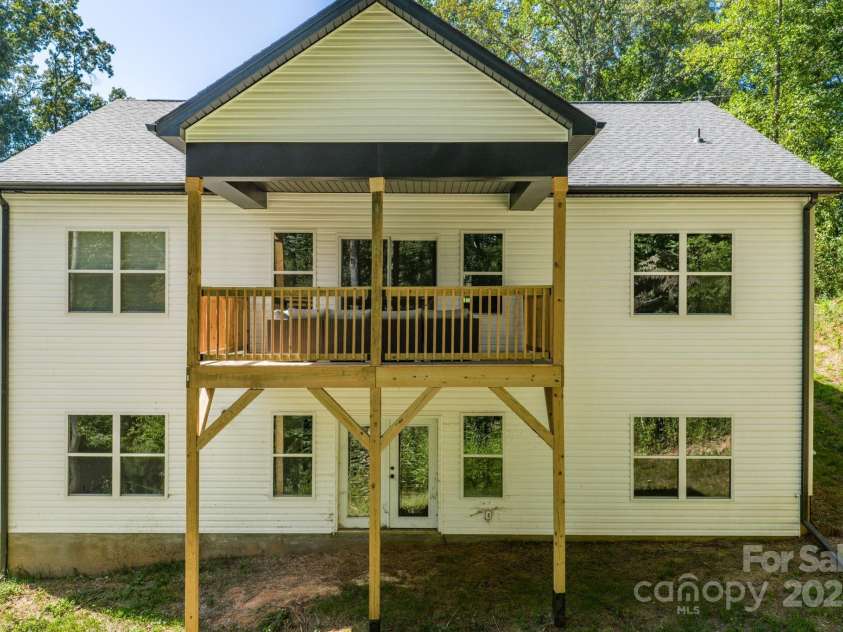 115 Brentwood Drive, Maiden, NC 28650.  MLS# CAR4329309, YatesRealty ID 27725. 