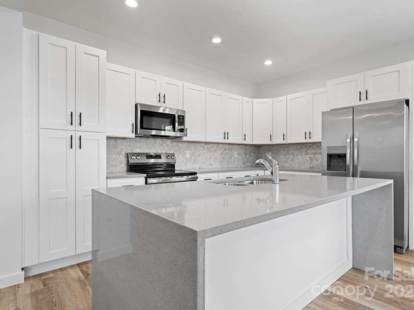 115 Brentwood Drive, Maiden, NC 28650.  MLS# CAR4329309, YatesRealty ID 27725. 