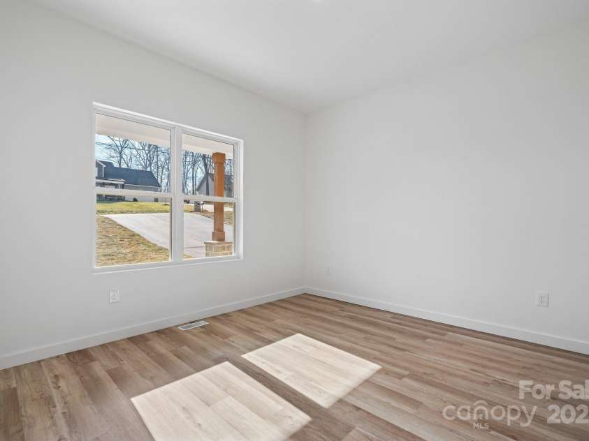 115 Brentwood Drive, Maiden, NC 28650.  MLS# CAR4329309, YatesRealty ID 27725. 