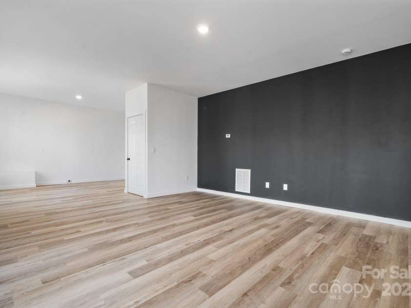 115 Brentwood Drive, Maiden, NC 28650.  MLS# CAR4329309, YatesRealty ID 27725. 