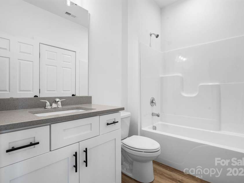 115 Brentwood Drive, Maiden, NC 28650.  MLS# CAR4329309, YatesRealty ID 27725. 