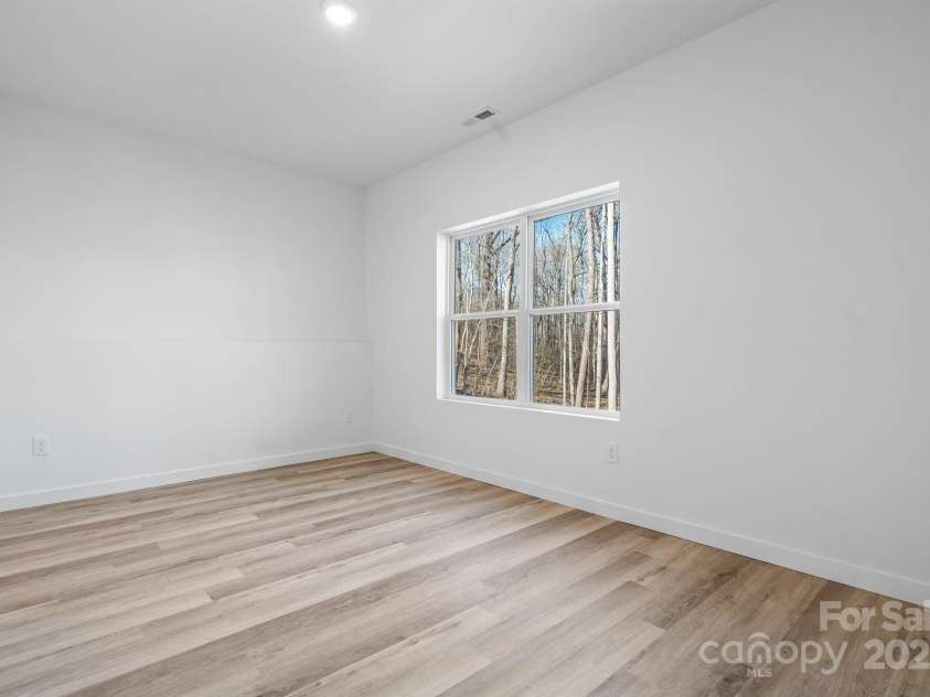 115 Brentwood Drive, Maiden, NC 28650.  MLS# CAR4329309, YatesRealty ID 27725. 