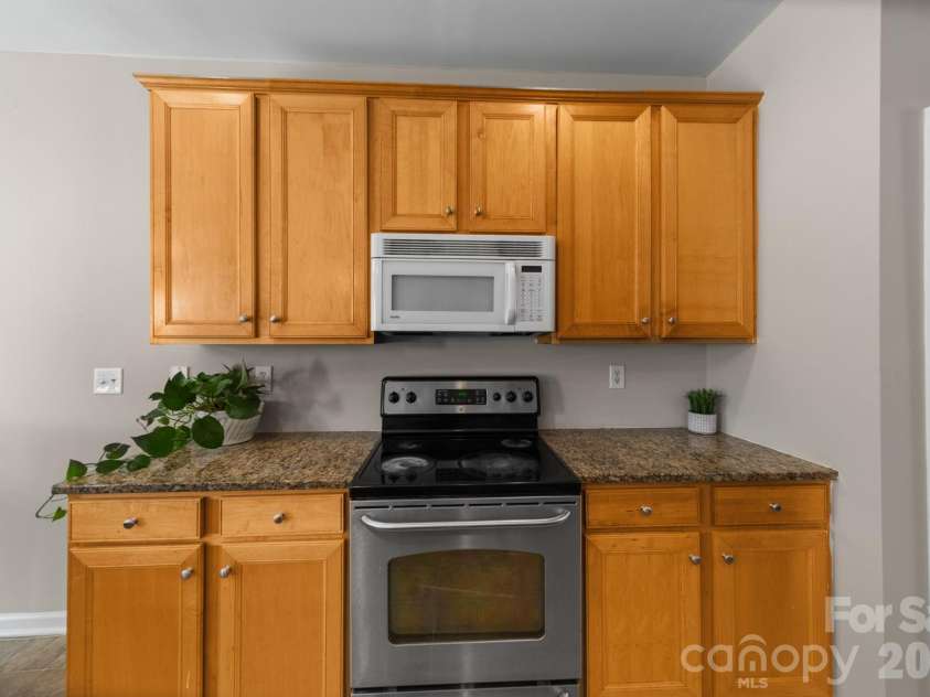 6403 Sackett Way, Charlotte, NC 28269.  MLS# CAR4389336, YatesRealty ID 27727. 