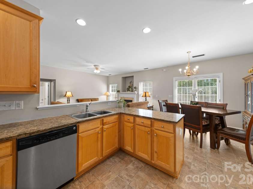 6403 Sackett Way, Charlotte, NC 28269.  MLS# CAR4389336, YatesRealty ID 27727. 