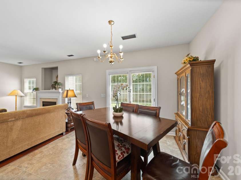 6403 Sackett Way, Charlotte, NC 28269.  MLS# CAR4389336, YatesRealty ID 27727. 