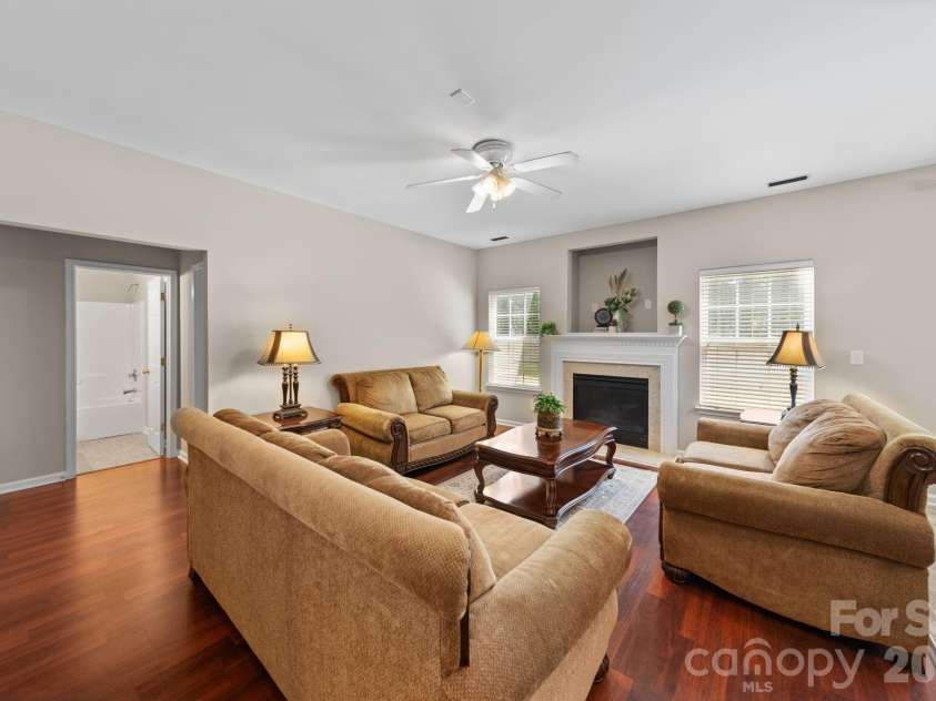 6403 Sackett Way, Charlotte, NC 28269.  MLS# CAR4389336, YatesRealty ID 27727. 
