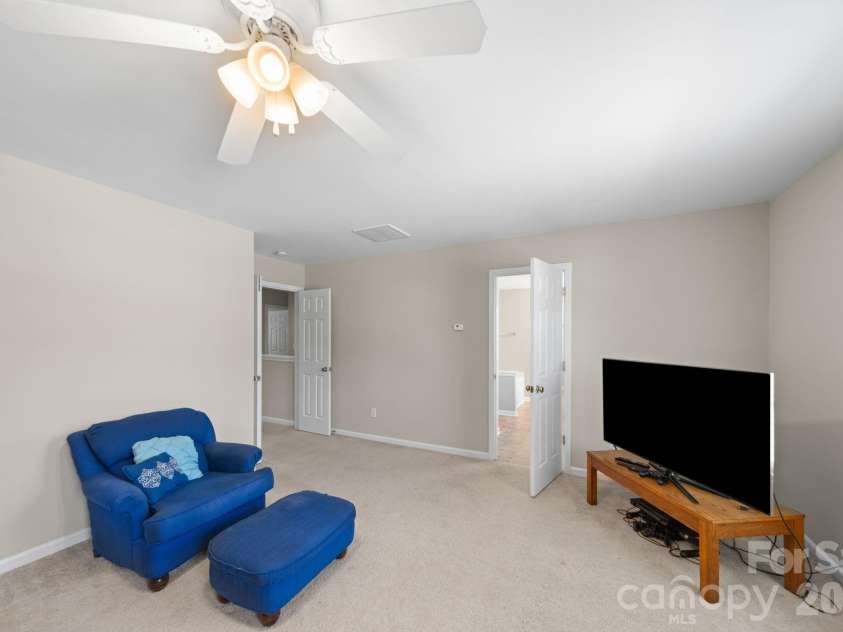 6403 Sackett Way, Charlotte, NC 28269.  MLS# CAR4389336, YatesRealty ID 27727. 