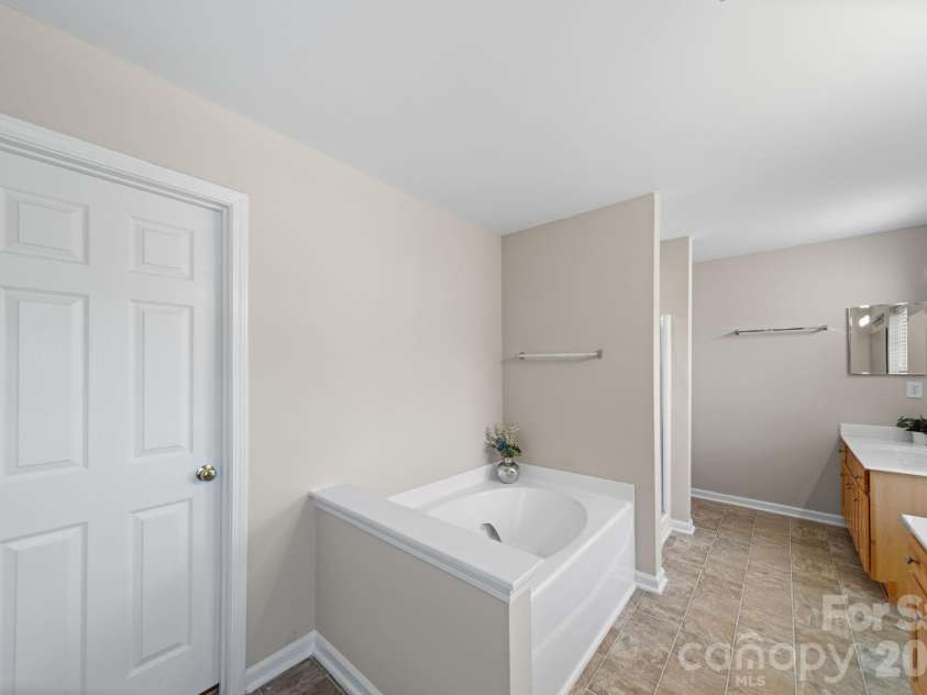 6403 Sackett Way, Charlotte, NC 28269.  MLS# CAR4389336, YatesRealty ID 27727. 