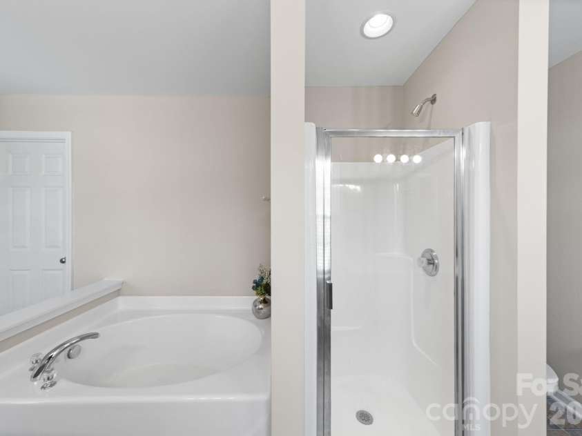6403 Sackett Way, Charlotte, NC 28269.  MLS# CAR4389336, YatesRealty ID 27727. 