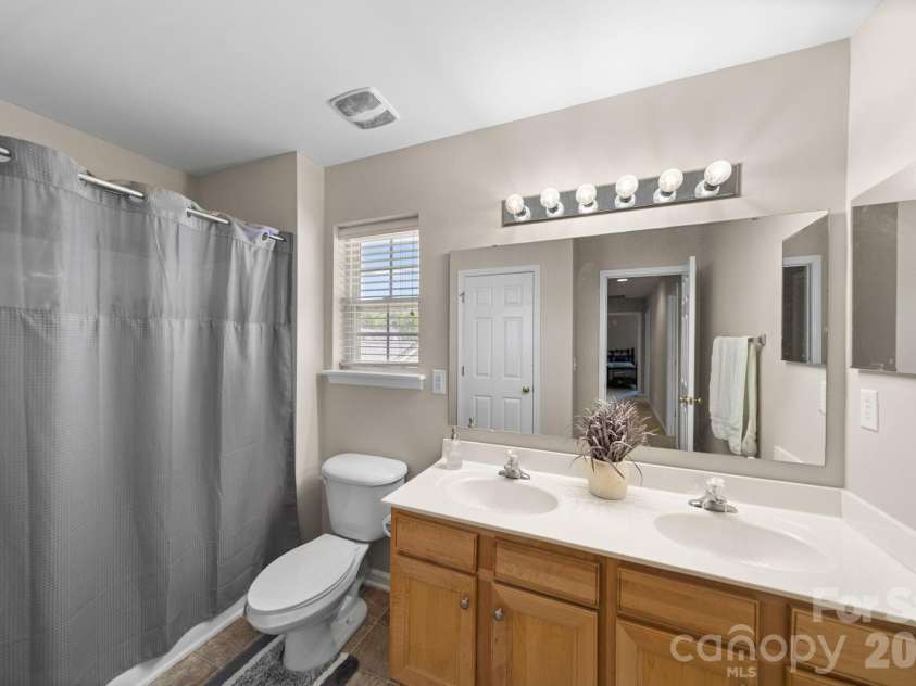 6403 Sackett Way, Charlotte, NC 28269.  MLS# CAR4389336, YatesRealty ID 27727. 