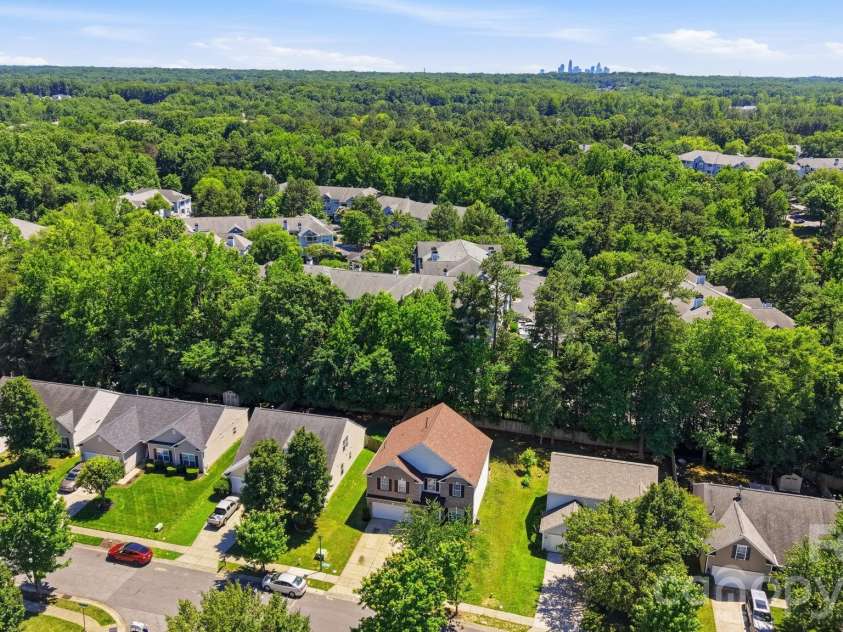 6403 Sackett Way, Charlotte, NC 28269.  MLS# CAR4389336, YatesRealty ID 27727. 