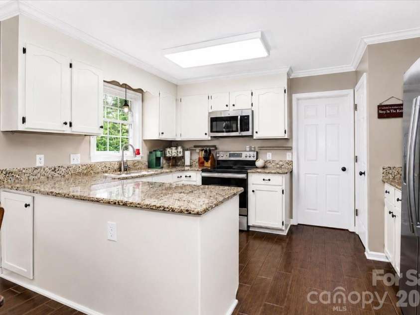 311 Deerfield Circle, Salisbury, NC 28147.  MLS# CAR4385691, YatesRealty ID 27728. Kitchen