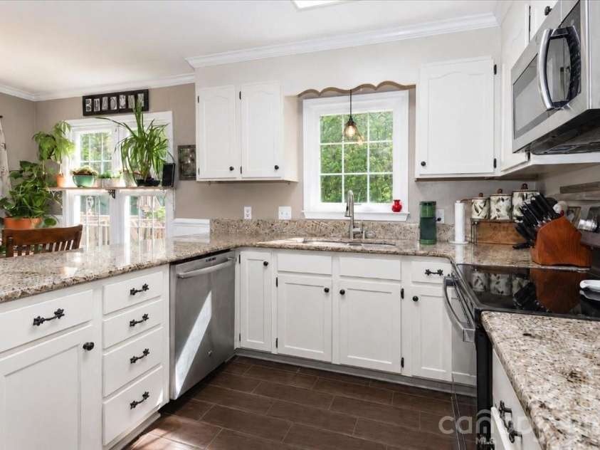 311 Deerfield Circle, Salisbury, NC 28147.  MLS# CAR4385691, YatesRealty ID 27728. Kitchen