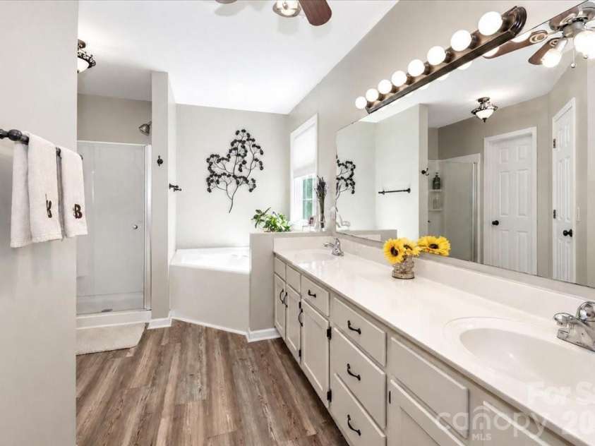 311 Deerfield Circle, Salisbury, NC 28147.  MLS# CAR4385691, YatesRealty ID 27728. Primary Bathroom